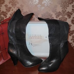 Premium Leather Sleek Timeless Vince Camuto Boot 9M